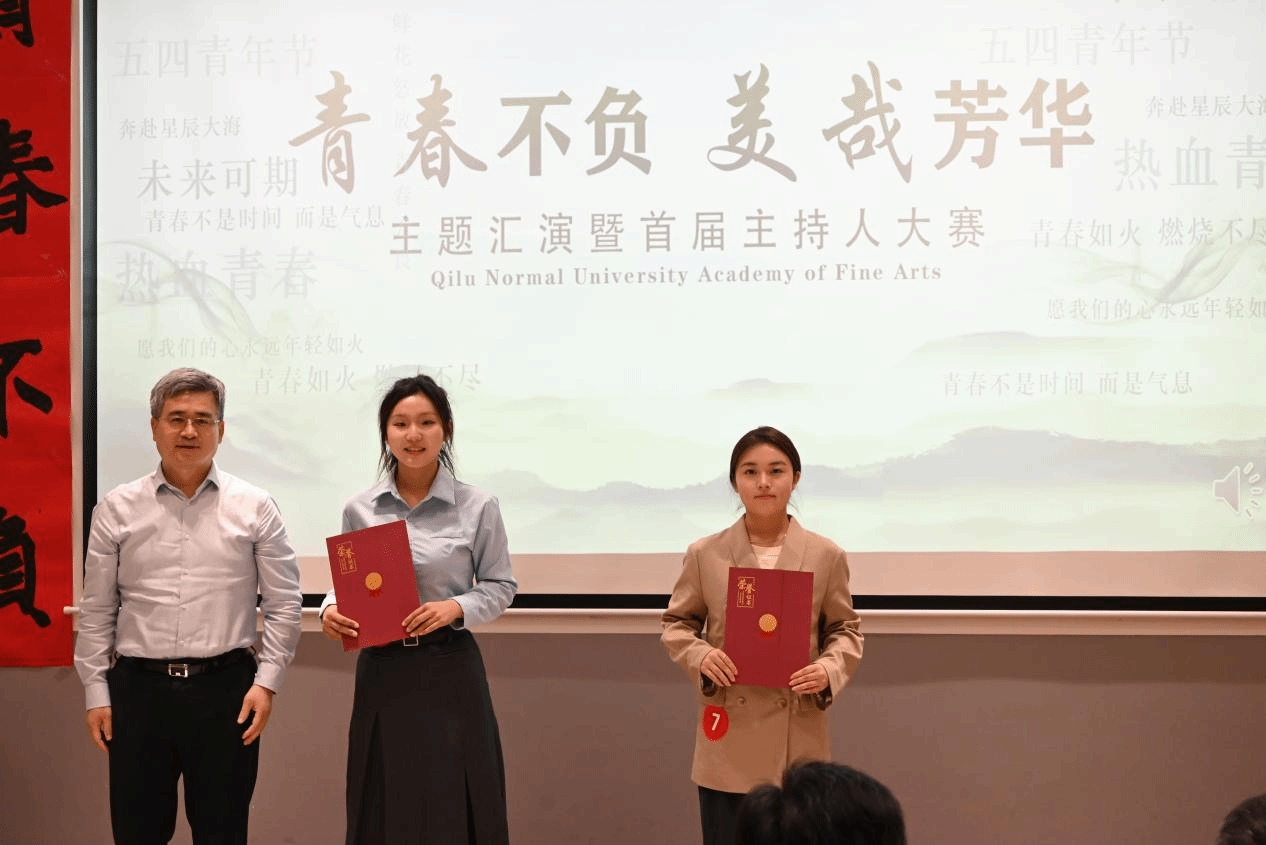 美术学院副院长李冉,办公室主任刘芳,院长助理王华军,办公室副主任